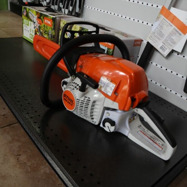 STIHL MS 251 C | Powerful Lightweight Adjustable Chainsaw - Image 3